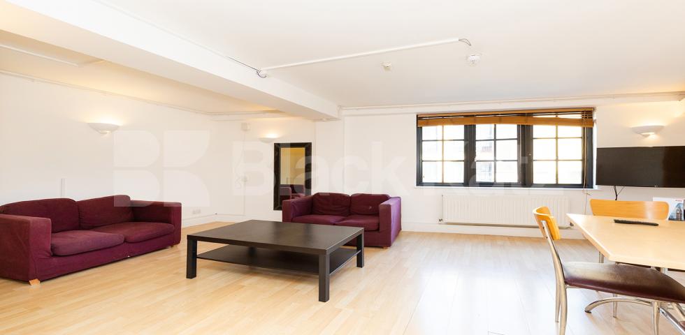 			NEW INSTRUCTION!, 2 Bedroom, 1 bath, 1 reception Flat			 Bakers Row, CLERKENWELL / FARRINGDON